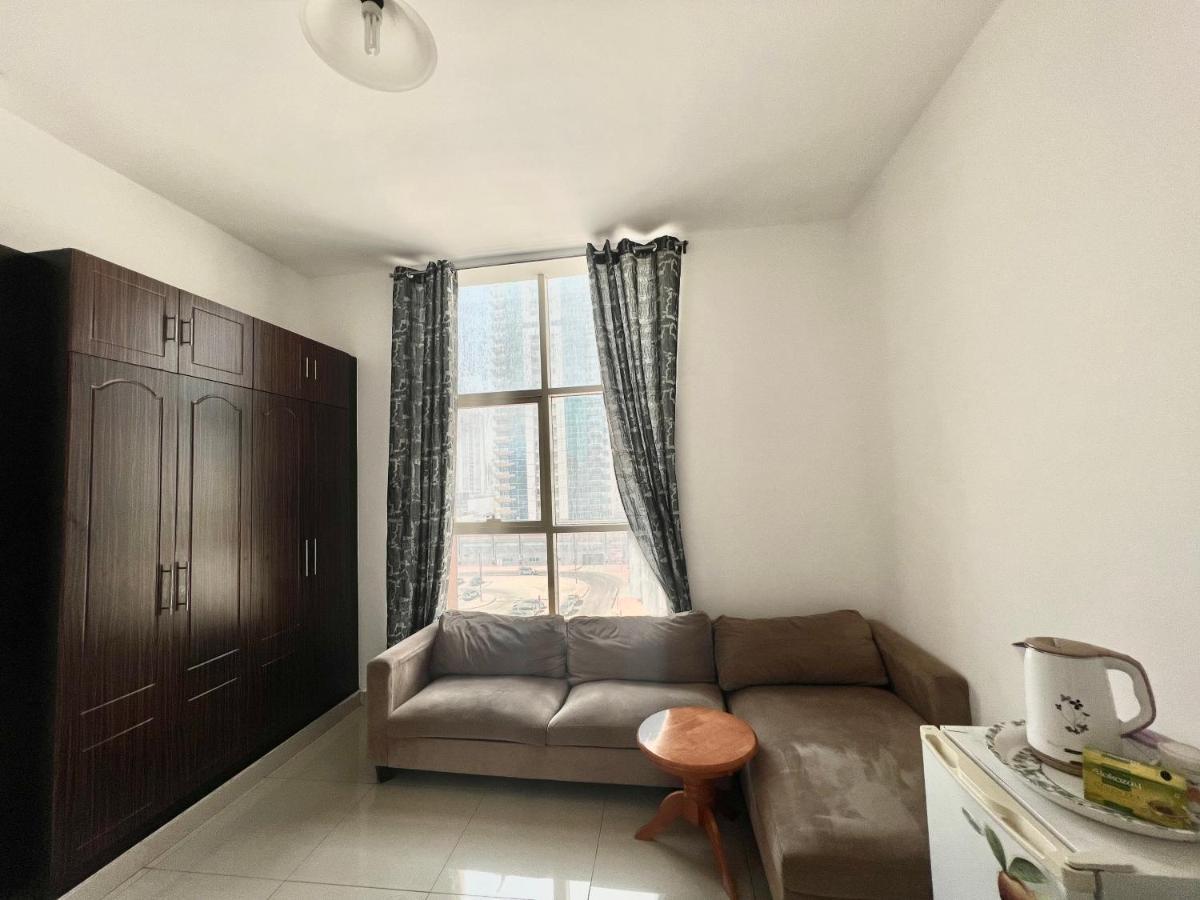 Private Room In 2Br Apartment Дубай Экстерьер фото