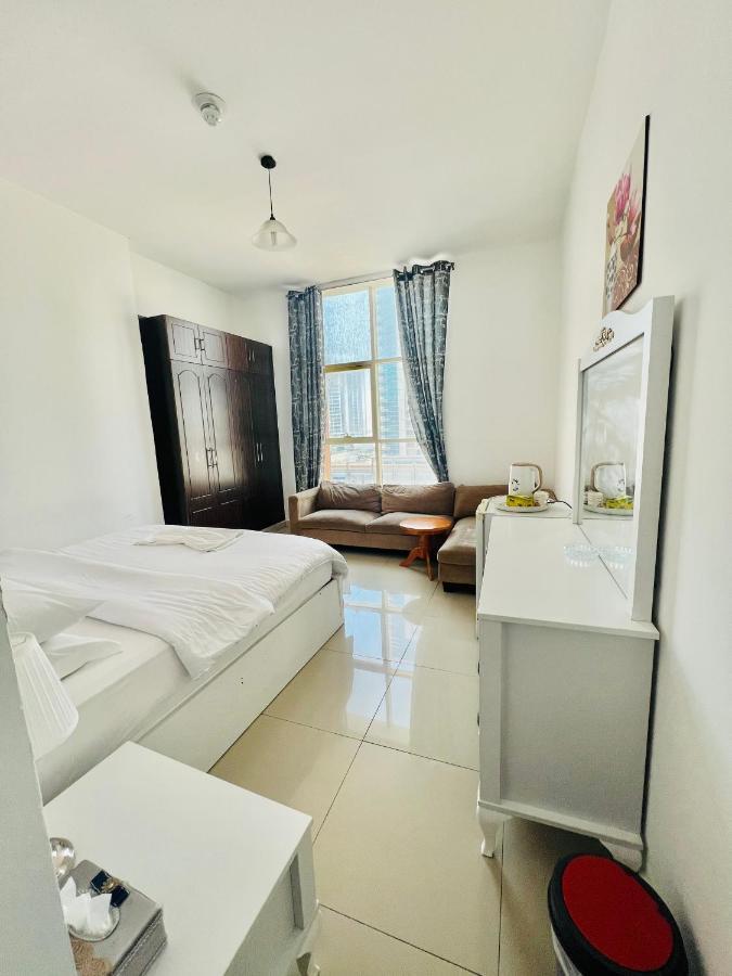 Private Room In 2Br Apartment Дубай Экстерьер фото