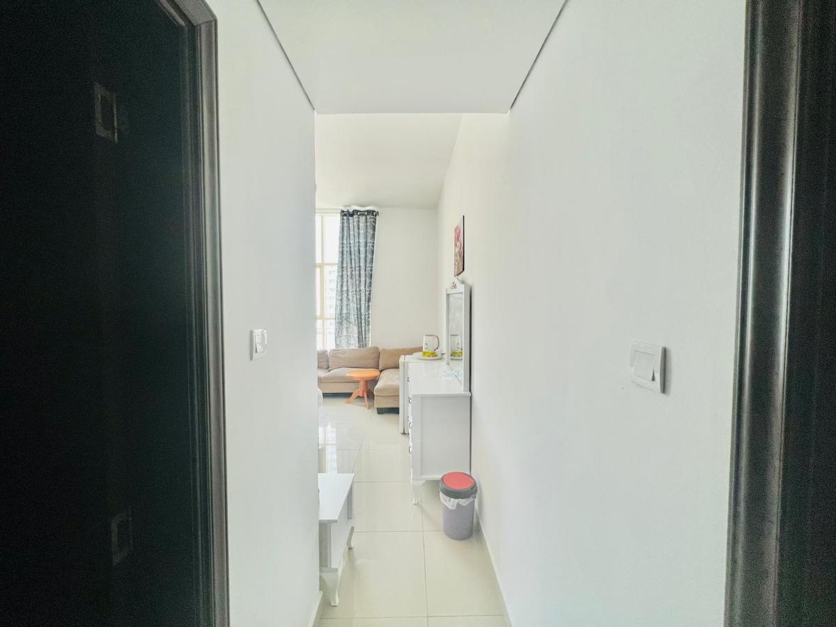 Private Room In 2Br Apartment Дубай Экстерьер фото